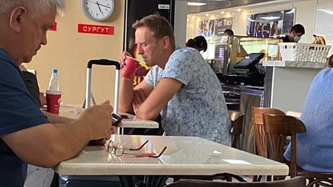 വിഷം ഉള്ളില്‍ച്ചെന്നത് എയര്‍പോര്‍ട്ടില്‍ നിന്നും കുടിച്ച ചായയില്‍ നിന്ന് ? ; അലക്‌സി നെവല്‍നി കോമയില്‍ തന്നെ ; പിന്നില്‍ പുടിനെന്ന് കുടുംബം