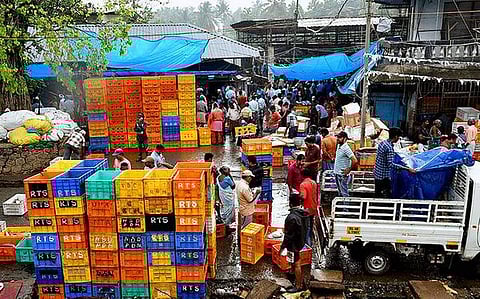 ചമ്പക്കര മാര്‍ക്കറ്റ് നാളെ മുതല്‍ തുറക്കും; കര്‍ശന നിയന്ത്രണങ്ങള്‍; മാര്‍ഗനിര്‍ദേശങ്ങള്‍ ഇങ്ങനെ