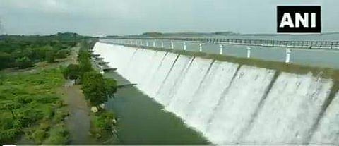 ഗുജറാത്തില്‍ ഡാമുകള്‍ കവിഞ്ഞൊഴുകുന്നു; 108 അണക്കെട്ടുകളില്‍ ജാഗ്രതാ നിര്‍ദേശം (വീഡിയോ)