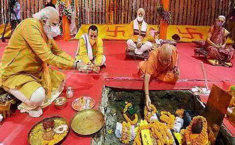 അന്ന് കോണ്‍ഗ്രസ് സ്വീകരിച്ച മതനിരപേക്ഷ വിരുദ്ധ നിലപാടാണ് സംഘപരിവാറിന് രാജ്യത്താകെ സ്വാധീനത ഉറപ്പിച്ചത്