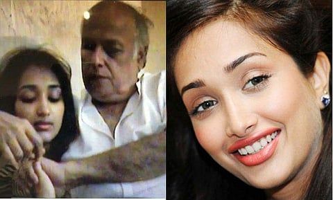 16 കാരിയായ ജിയ ഖാനെ ചേർത്തുപിടിച്ച് മഹേഷ് ഭട്ട്; വിഡിയോ വൈറൽ