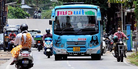 സ്വകാര്യ ബസുകളുടെ  ജൂലൈ-സെപ്റ്റംബര്‍ കാലയളവിലെ നികുതി ഒഴിവാക്കി; സ്‌കൂള്‍ ബസുകള്‍ക്കും ഇളവ്