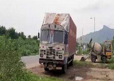 ഡ്രൈവറെ കെട്ടിയിട്ടു; രണ്ട് കോടിയുടെ ചൈനീസ് മൊബൈല്‍ ഫോണുകള്‍ കൊള്ളയടിച്ചു