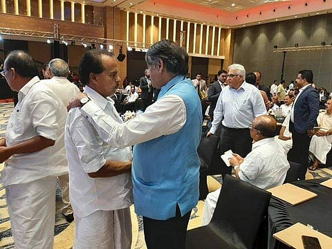 'തരൂരിനെ പോലുള്ള വിശ്വപൗരനെ വിലയിരുത്തേണ്ടത് അദ്ദേഹത്തിന്റെ മഹത്വം വച്ച്'- പിന്തുണയുമായി പിടി തോമസും; കോൺ​ഗ്രസിൽ ഭിന്നത രൂക്ഷം