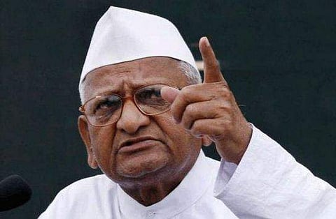 'നിങ്ങൾ വന്നിട്ടും ജനങ്ങളുടെ ജീവിതത്തിന് യാതൊരു മാറ്റവുമില്ല'- കെജരിവാളിനെതിരെ സമരം നയിക്കാൻ ക്ഷണിച്ച ബിജെപിയെ രൂക്ഷമായി വിമർശിച്ച് അണ്ണ ഹസാരെ