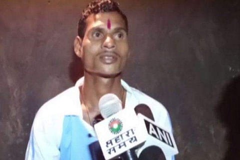 രക്ഷാബന്ധന്‍ ദിനത്തില്‍ സഹോദരിയുടെ ആഗ്രഹം ഫലംകണ്ടു; എട്ട് ലക്ഷം രൂപ തലയ്ക്ക് വിലയിട്ട നക്‌സല്‍ കീഴടങ്ങി