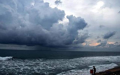 ഒന്നിനു പിറകെ മറ്റൊന്നായി ന്യൂനമര്‍ദ്ദങ്ങള്‍; വരാനിരിക്കുന്നത് അതിശക്തമായ മഴ;  മുന്നറിയിപ്പുമായി തമിഴ്‌നാട് വെതര്‍മാന്‍