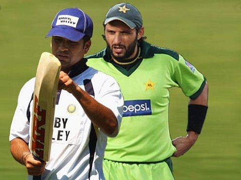 'അഫ്രീദിയെ ബാറ്റ്സ്മാനാക്കി മാറ്റിയത് സച്ചിന്റെ ബാറ്റ്; 37 പന്തിൽ റെക്കോർഡ് സെഞ്ച്വറി പിറന്നതും ആ വില്ലോയിൽ നിന്ന്'