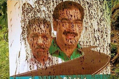 മുസ്ലിം ലീ​ഗ് എംഎൽഎയ്ക്ക് അഭിവാദ്യമർപ്പിച്ച് സ്ഥാപിച്ച ഫ്ലക്സ് ബോർഡ് ചാണകമൊഴിച്ച് വികൃതമാക്കി