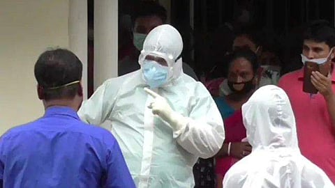 പിപിഇ കിറ്റ് ധരിച്ച് കോവിഡ് കെയര്‍ സെന്ററില്‍ സന്ദര്‍ശനം, ബിജെപി എംഎല്‍എ വെട്ടില്‍, കേസ്