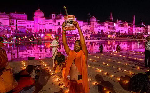 ചരിത്രമൂഹൂര്‍ത്തത്തിനൊരുങ്ങി അയോധ്യ, പ്രധാനമന്ത്രി ലഖ്‌നൗവിലേക്ക് തിരിച്ചു ; ഭൂമി പൂജ 12.30 ന്