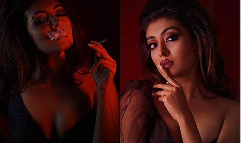 'ഈ ഫോട്ടോ നിഗൂഢത നിറഞ്ഞ ഒരു അത്ഭുതമാണ്', സി​ഗരറ്റിനൊപ്പം കാണുന്നത് സ്വയം ബോധ്യപ്പെടാൻ തന്നെ സമയമെടുത്തെന്ന് ദുർ​​ഗ