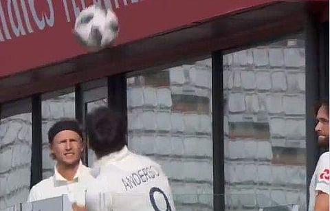 ക്രിക്കറ്റിൽ മാത്രമല്ല പിടി, ഫുട്ബോളിലും പുലികളാണ്; എജ്ജാതി പാസ്; ഇംഗ്ലണ്ട് താരങ്ങളുടെ വീഡിയോ വൈറല്‍