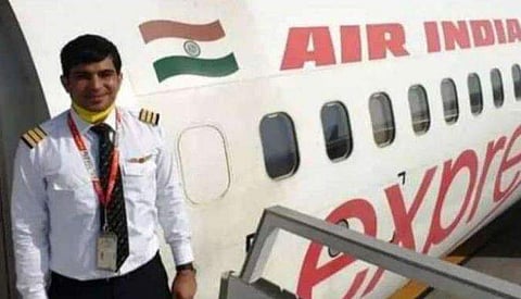 കരിപ്പൂർ: ആദ്യ കൺമണിയെ കാണാതെ പറന്നകന്ന് കോ പൈലറ്റ് അഖിലേഷ്; മരണവാർത്ത അറിയാതെ പൂർണഗർഭിണിയായ മേഘ