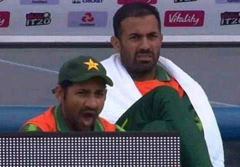 മൂന്ന് ഫോര്‍മാറ്റിലും കോട്ടുവായിടുന്ന ആദ്യ താരം! വീണ്ടും ക്യാമറയില്‍ കുടുങ്ങി സര്‍ഫ്രാസ്