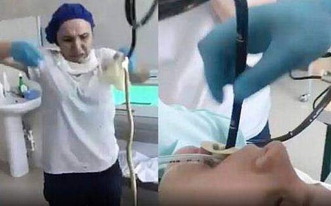 സ്ത്രീയുടെ വായിലൂടെ പുറത്തെടുത്തത് നാലടിയോളം നീളമുളള പാമ്പിനെ; ഞെട്ടിത്തരിച്ച് നഴ്‌സ് (വീഡിയോ)