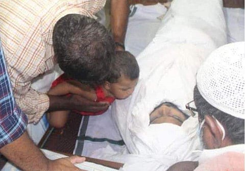 കോണ്‍ഗ്രസിന്റെ വടിവാള്‍ രാഷ്ട്രീയത്തിനെതിരെ നാളെ കരിദിനം ആചരിക്കുമെന്ന് സിപിഎം 