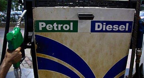 ഇന്ധന വില വീണ്ടും താഴേക്ക്; പെട്രോളിന് 14 പൈസ കുറഞ്ഞു