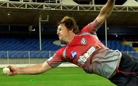 പ്രായം 51ല്‍ എത്തിയത് മറന്നു, ഒറ്റക്കയ്യില്‍ പറന്ന് പിടിച്ച് ജോണ്ടി റോഡ്‌സ് മാജിക് 