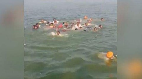 ചമ്പല്‍ നദിയില്‍ ബോട്ട് അപകടം;  14 മരണം ; അപകടത്തില്‍പ്പെട്ടത് ക്ഷേത്രദര്‍ശനത്തിന് പോയവര്‍ ( വീഡിയോ)