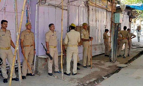 'ഉപമുഖ്യമന്ത്രിയാണ് വിളിക്കുന്നത്, മരുമകളെ സ്വത്ത് വില്‍ക്കാന്‍ അനുവദിക്കണം'; കുടുംബത്തെ ഭയപ്പെടുത്താന്‍ ശ്രമിച്ച 25കാരന്‍ പിടിയില്‍ 