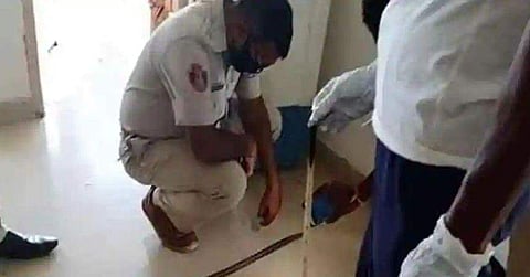 40 കാരിയായ അമ്മയുടെ മുഖത്ത് പോളിത്തീന്‍ ബാഗ് കെട്ടിവച്ചു; ശ്വാസം മുട്ടിപിടഞ്ഞപ്പോള്‍ ഇരുമ്പുവടികൊണ്ട് അടിച്ചു; ക്രൂരമായ കൊലപാതകം; പ്രായപൂര്‍ത്തിയാകാത്ത മക്കള്‍ അറസ്റ്റില്‍