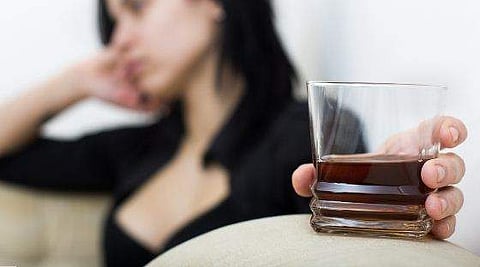 ഭാര്യ മദ്യത്തിന് അടിമ; നേരിടേണ്ടി വരുന്നത് കടുത്ത മര്‍ദ്ദനം; പൊലീസിന്റെ സംരക്ഷണം വേണമെന്ന് യുവാവ്