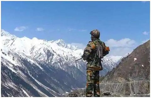 ലഡാക്ക് അതിര്‍ത്തിയില്‍ കാവല്‍ നില്‍ക്കുന്ന ഇന്ത്യന്‍ സൈനികന്‍/ചിത്രം: പിടിഐ