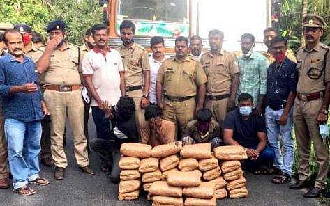 അരിലോറിയിലും ആഡംബരക്കാറിലും കഞ്ചാവ് കടത്തി; മലയാളികള്‍ ഉള്‍പ്പടെ നാലുപേര്‍ പിടിയില്‍