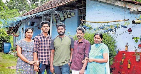 കുന്നിന്‍ മുകളിലാണ് മണ്‍കട്ടയില്‍ നിര്‍മിച്ച വീട്, വെള്ളമെത്തിക്കാന്‍ പെടാപ്പാടാണ്‌; എന്നാല്‍ അനന്തുവിന് ഇനി ആകുലതകളില്ല