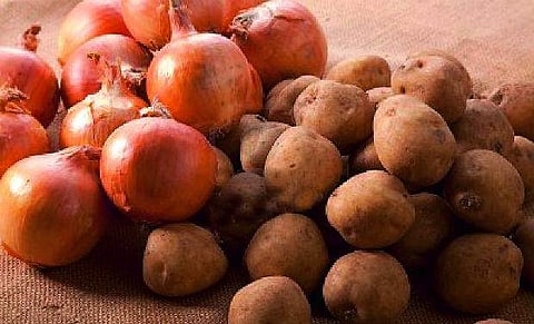 ഉള്ളിയും ഉരുളക്കിഴങ്ങും പയറും ഇനി അവശ്യസാധനങ്ങളല്ല, പട്ടികയിൽ നിന്ന് ഒഴിവാക്കി; ബില്ലിന് അം​ഗീകാരം 