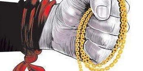 കുടിച്ചു പൂസായി മോഷ്ടിക്കാന്‍ കയറി;ക്ഷീണിച്ച് ടെറസില്‍ കിടന്നുറങ്ങിപ്പോയി; പിടികൂടി പൊലീസ്