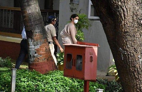 മയക്കുമരുന്ന് കേസ് മുന്‍നിര താരങ്ങളിലേക്ക് ;  ദീപിക പദുക്കോണ്‍ എന്‍സിബിക്ക് മുന്നില്‍ ( വീഡിയോ)