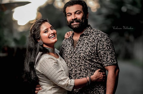 നടി റോഷ്ന ആൻ റോയ് വിവാഹിതയാവുന്നു, വരൻ അങ്കമാലി ഡയറീസ് താരം