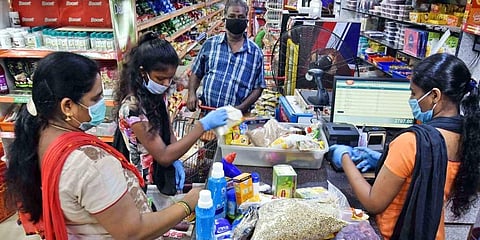 കോവിഡ് പ്രതിരോധം: ക്യു ആര്‍ കോഡ് സ്‌കാന്‍ സംവിധാനം വ്യാപകമാക്കുന്നു