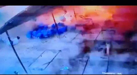 ഇന്‍ഡസ്ട്രിയല്‍ എസ്റ്റേറ്റില്‍ പൊട്ടിത്തെറി; അച്ഛനും മകനും ദാരുണാന്ത്യം ( വീഡിയോ)