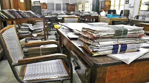 ശനിയാഴ്ചകളിലെ അവധി ഒഴിവാക്കിയേക്കും; ശുപാർശ