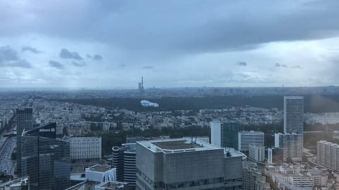 പാരീസില്‍ സ്‌ഫോടനം, കെട്ടിടങ്ങള്‍ കുലുങ്ങി; ആളുകള്‍ ഇറങ്ങിയോടി