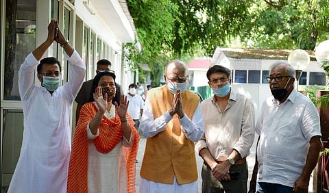 കോടതി വിധിക്ക് ശേഷം എല്‍ കെ അഡ്വാനി മാധ്യമങ്ങളെ കണ്ടപ്പോള്‍/ ചിത്രം: പിടിഐ