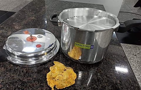 പ്രഷർ കുക്കർ തുറന്നപ്പോൾ 700 ഗ്രാം സ്വർണം, യുവാവ് പിടിയിൽ 