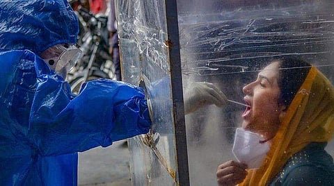 82കാരിയായ അമ്മയ്ക്ക് കോവിഡ്; കൃഷിയിടത്തില്‍ ഉപേക്ഷിച്ച് നാലു ആണ്‍മക്കള്‍ സ്ഥലം വിട്ടു