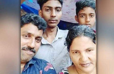 മരിച്ച രാജനും അമ്പിളിയും കുട്ടികൾക്കൊപ്പം / ഫയൽ ചിത്രം