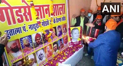 ഗോഡ്‌സെ സ്റ്റഡി സെന്റര്‍ ഉദ്ഘാടനം ചെയ്യുന്നു / എഎന്‍ഐ ചിത്രം