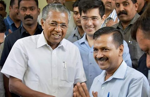പിണറായി അരവിന്ദ് കെജരിവാളിനൊപ്പം/ഫയല്‍