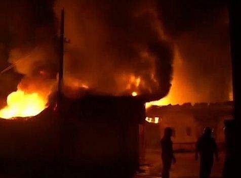 എടയാര്‍ വ്യവസായ മേഖലയിലെ തീപിടിത്തം/ ടെലിവിഷന്‍ ചിത്രം