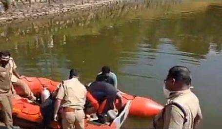 ഫയര്‍ ഫോഴ്‌സ് കുളത്തില്‍ തിരച്ചില്‍ നടത്തുന്നു / ടെലിവിഷന്‍ ചിത്രം