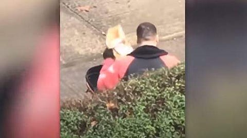 ഓർഡർ ചെയ്ത ഭക്ഷണവുമായി വീട്ടുപടിക്കലെത്തി; ക്യാൻസൽ ചെയ്ത്, സ്വയം അകത്താക്കി ഡെലിവറി ഏജന്റ്! (വീഡിയോ)