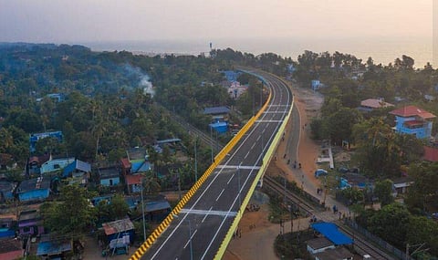 ആലപ്പുഴ ബൈപ്പാസ്- മുഖ്യമന്ത്രി പിണറായി വിജയന്‍ ഫെയ്‌സ്ബുക്കില്‍ പങ്കുവെച്ച ചിത്രം