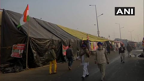 ഗാസിപ്പൂര്‍ അതിര്‍ത്തിയില്‍ സമരം തുടരുന്ന കര്‍ഷകര്‍/എഎന്‍ഐ