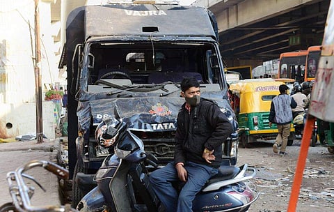 ആക്രമണത്തിൽ തകർന്ന പൊലീസ് വാഹനം/ പിടിഐ